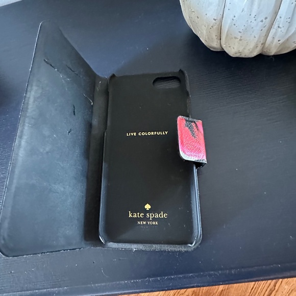 Kate Spade iPhone 8 Phone Case Mille Drive Street Rose Bed - Picture 4 of 4